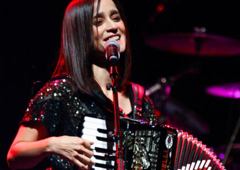  Vencedora do Grammy, Julieta Venegas faz show em São Paulo